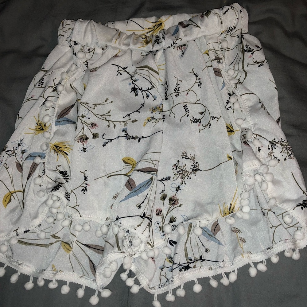 Floral printed dress shorts 🌸